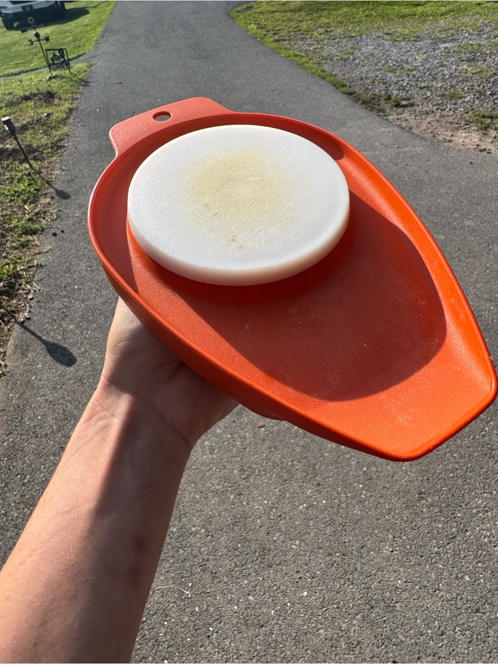 Vintage Tupperware Chop n’ Pour Orange and white cutting board (model #1432-1